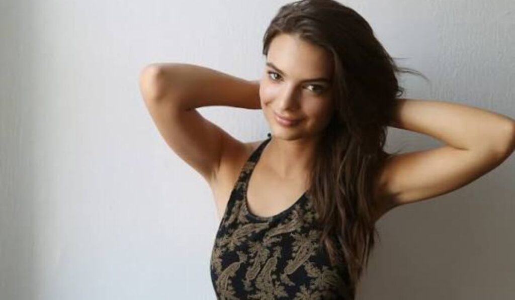 Emily Ratajkowski